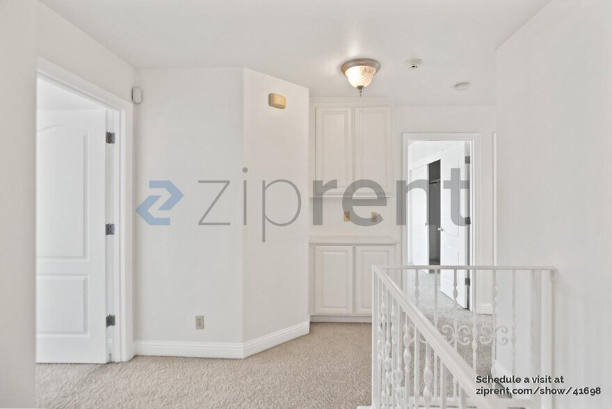 Building Photo - 742 Creekside Ct