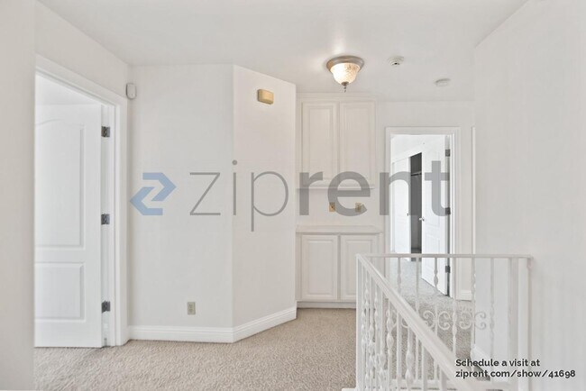 Building Photo - 742 Creekside Ct