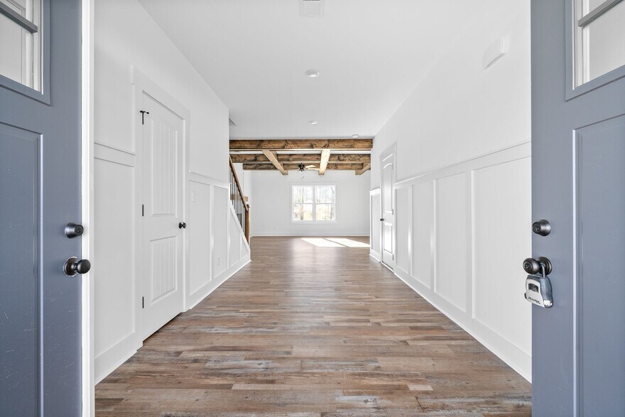 Building Photo - 602 Eva Dr