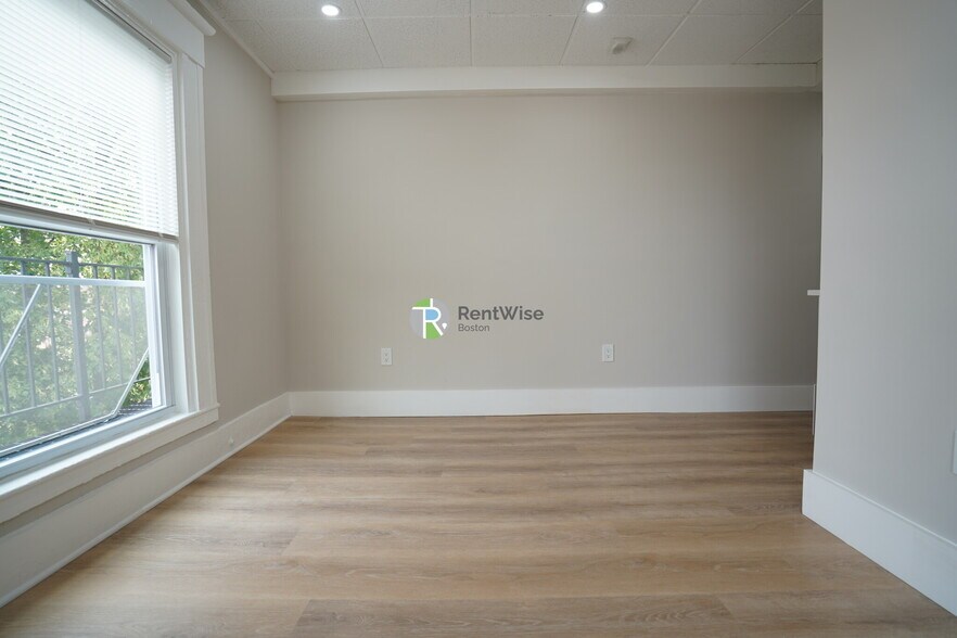 Building Photo - 142 Dorchester St