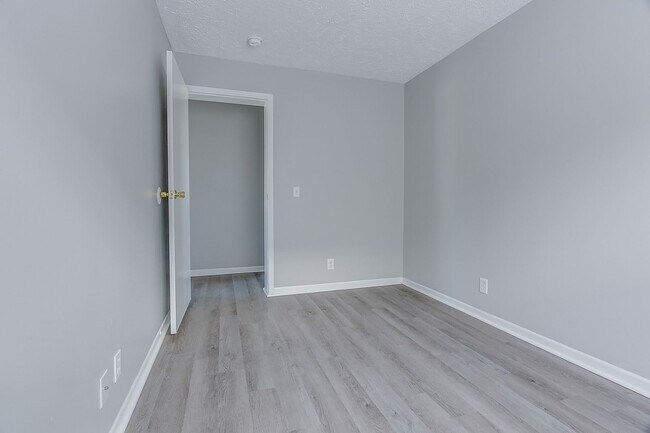Building Photo - 4 Bed / 2 Full Bath Tri-Level — Garage, Dishwasher, Central A/C, W/D Hookups - Built 2001