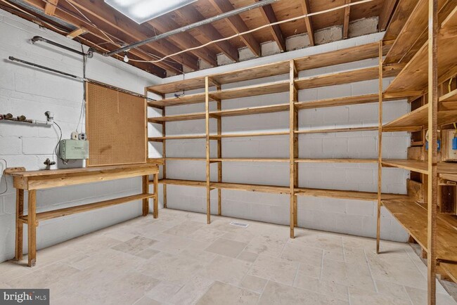 Building Photo - 6216 Goodview St