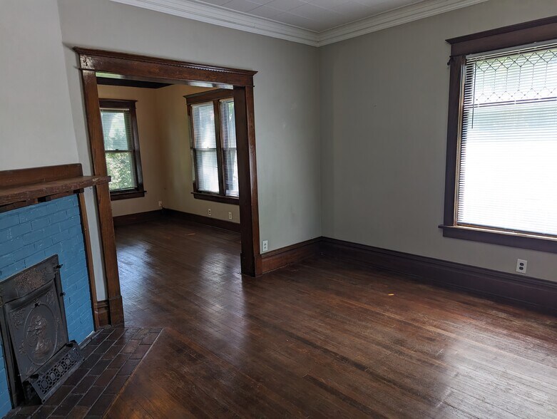 Building Photo - 1116 S Glass St