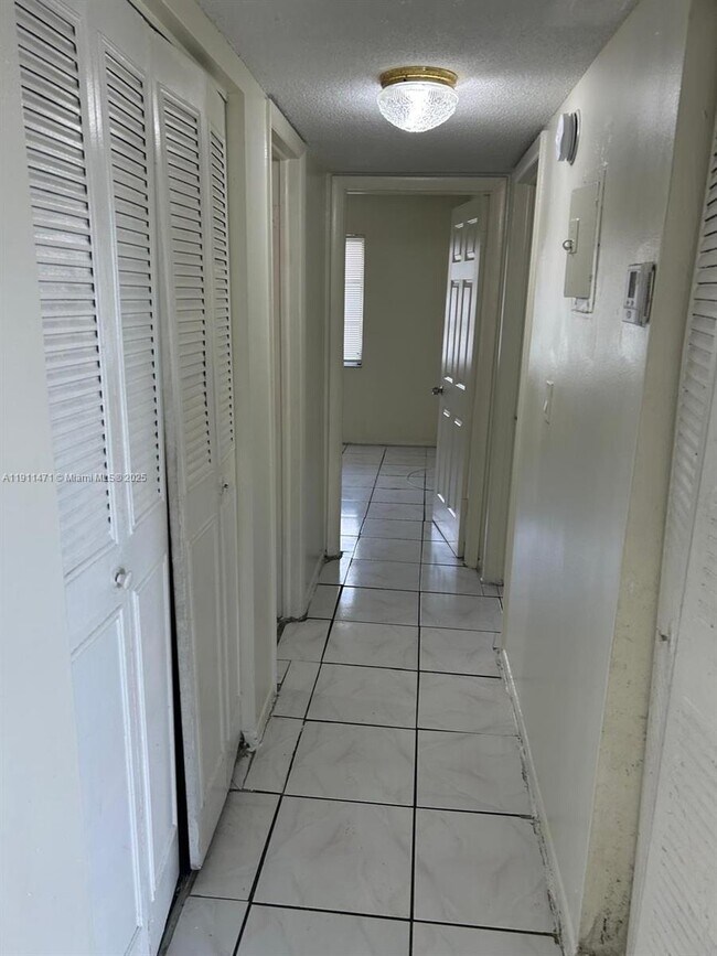 Building Photo - 4780 NW 24th Ct