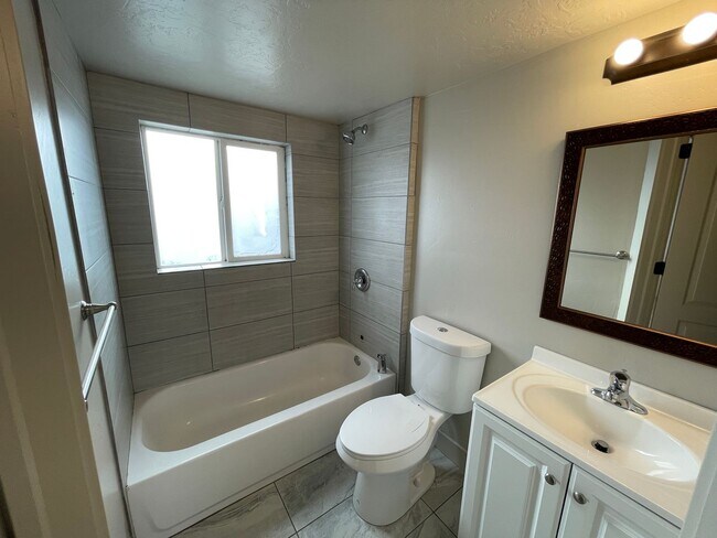 Building Photo - Spacious 6-Bedroom Magna Home with Fenced Yard