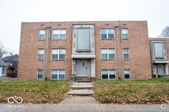 Building Photo - 146 E 19th St