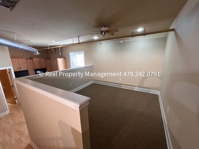 Building Photo - $850 MOVE-IN SPECIAL (does not include app...