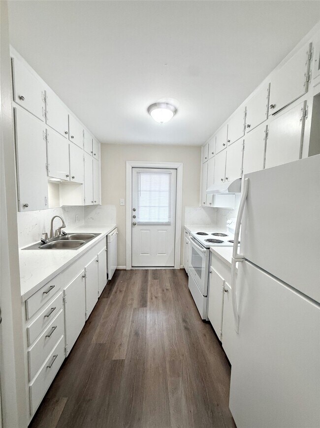 Building Photo - 500 Willow Dr