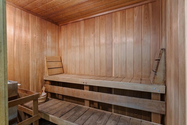 Building Photo - 616 Clearwater Park Rd