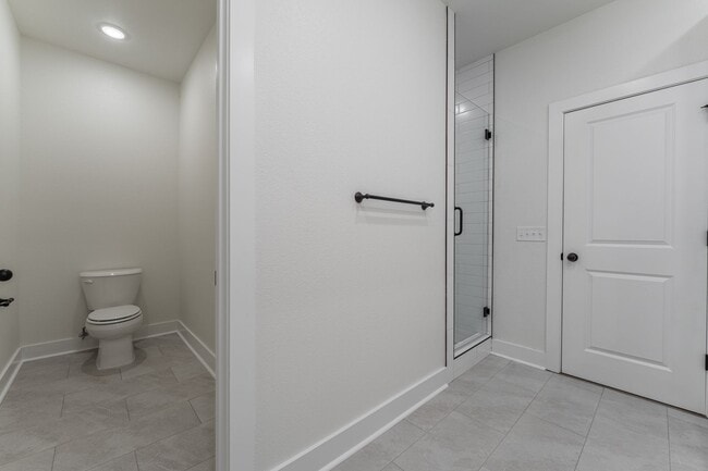 Building Photo - Beautiful Home on Two Acres