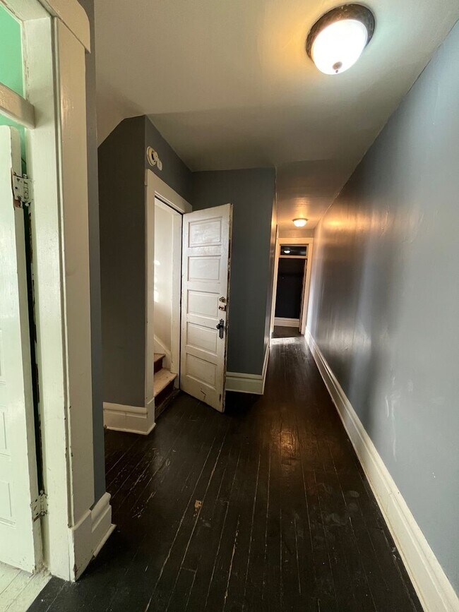 Building Photo - 991-993 Bryden Road