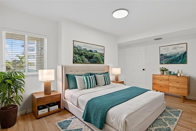 Building Photo - 2475 NW 16th St Rd