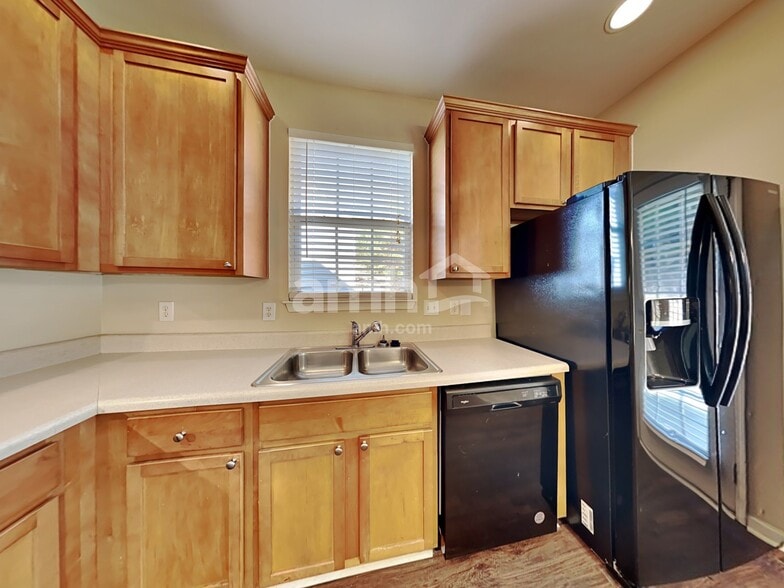 Building Photo - 5716 Running Fox Ln