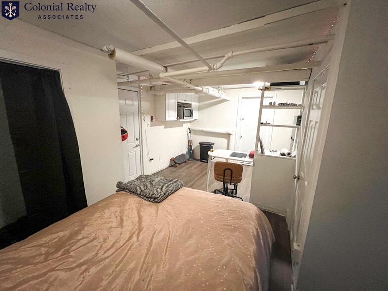 Building Photo - 90 Charles St