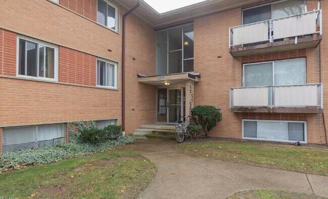 Building Photo - 22081 River Oaks Dr