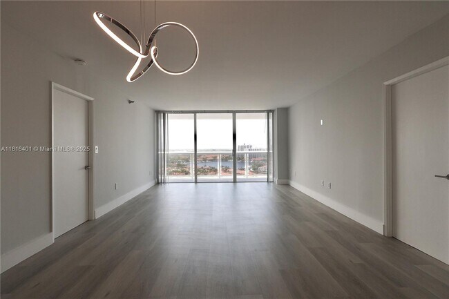 Building Photo - 20515 E Country Club Dr