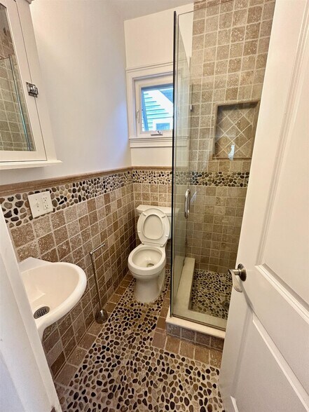 Building Photo - 57 Greenleaf Ave