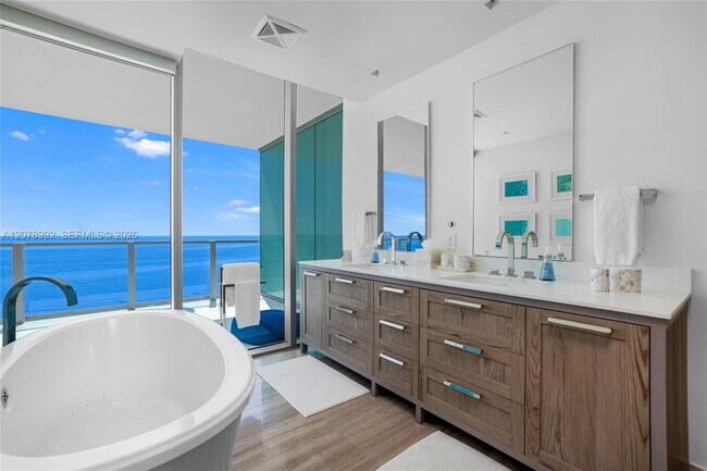 Building Photo - 360 Ocean Dr