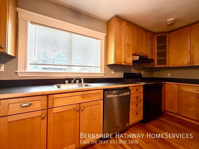 Building Photo - 881 Broadway-2