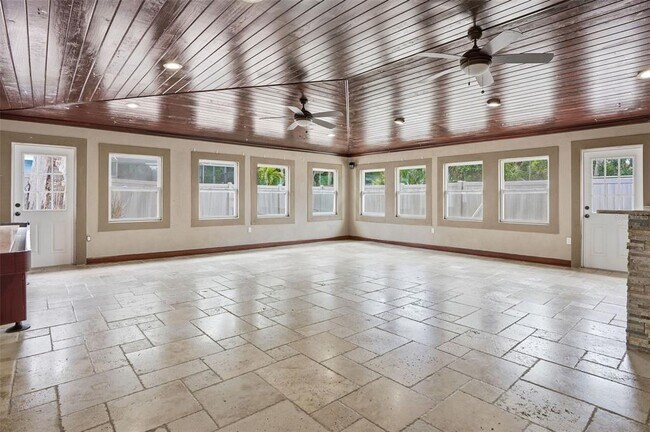 Building Photo - 2121 Park St N