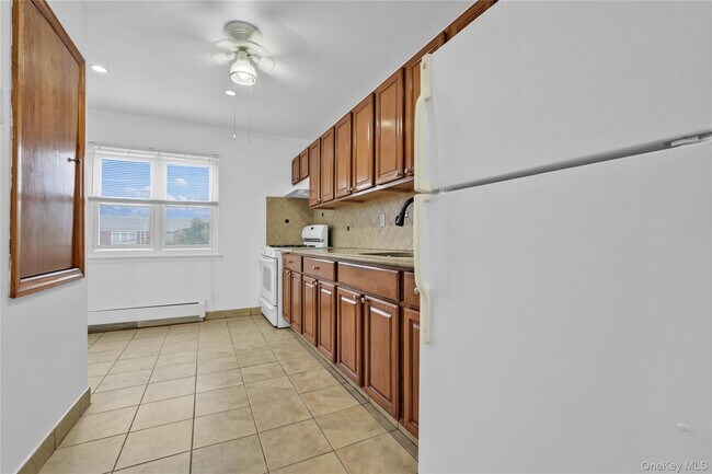 Building Photo - 62-23 69th Pl