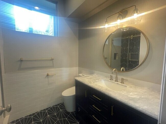 Building Photo - Comfortable Living with Private Patio and Community Amenities
