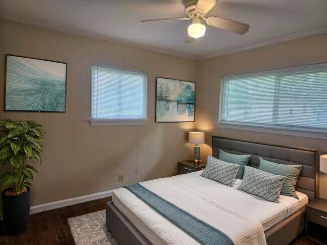 Building Photo - Don't Miss this Charming 2 bedroom with Ga...