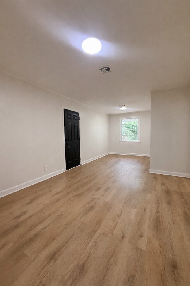 Building Photo - For Rent — Updated & Move-In Ready!