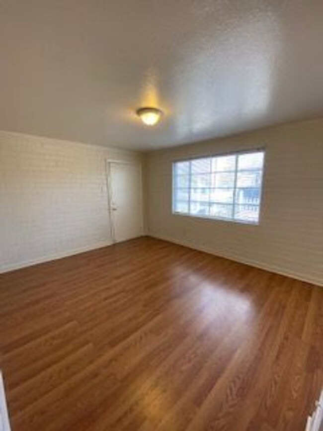 Building Photo - 210 Claremont St