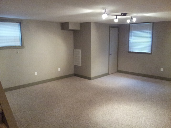 Large Bedroom - 2222 NW Irving St