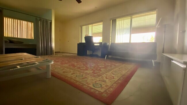 800sq - 5296 Elvira Rd