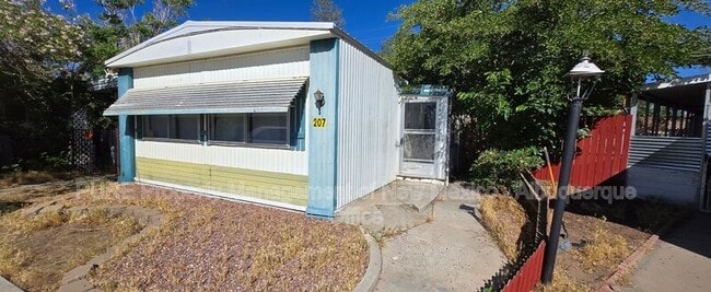 Primary Photo - 207 Buena Vista Ct SE