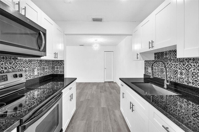 Building Photo - 7344 SW 8th Ct