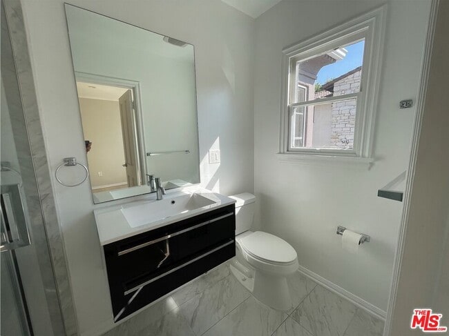 Building Photo - 437 Shirley Pl