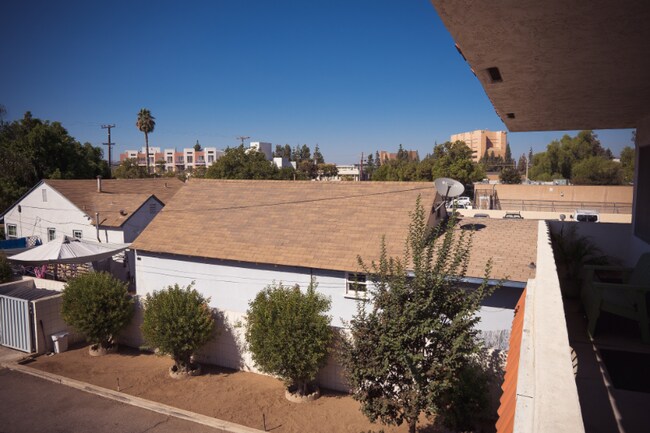 Building Photo - 335 Claydelle Ave