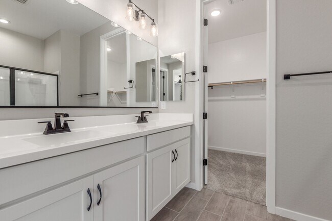 Building Photo - 18434 E Camila Dr