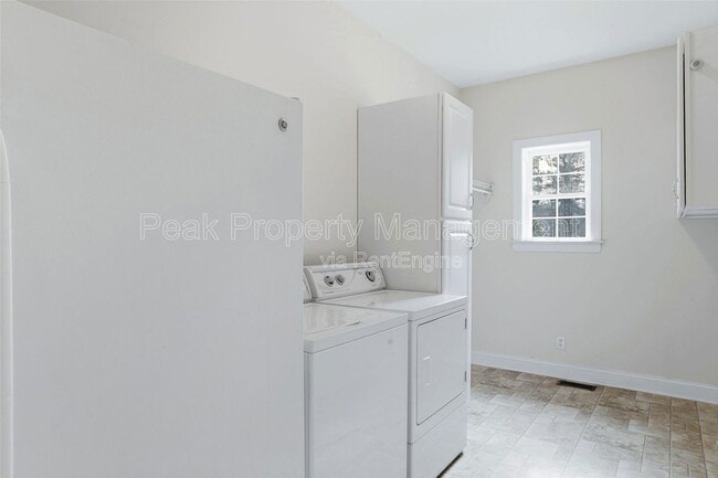 Building Photo - 14116 Spruce Ave