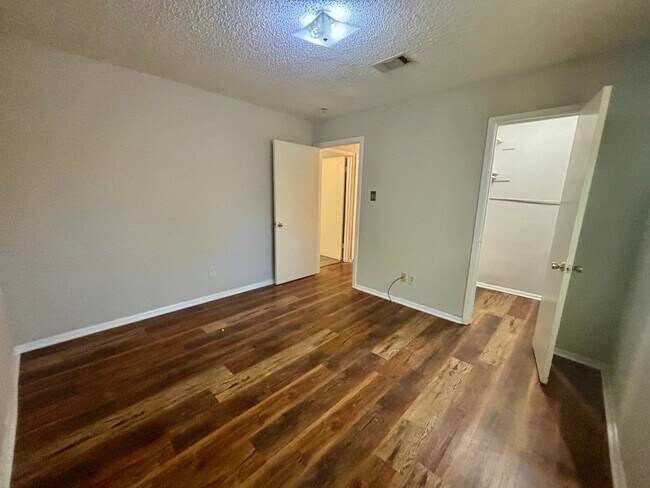 Building Photo - 800 Irwin Drive