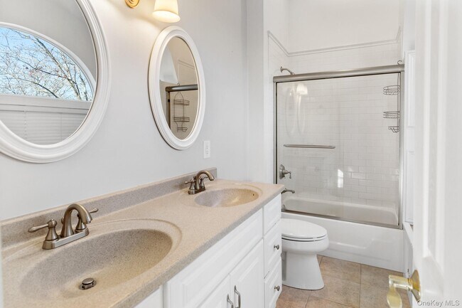 Building Photo - 220 Montauk Hwy