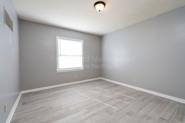 Building Photo - 4722 E Elm St