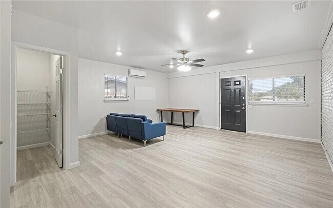 Building Photo - 5729 Abby Dr