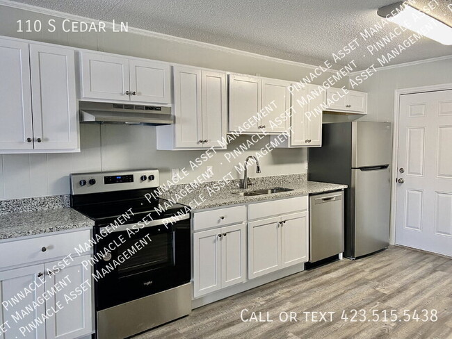 Building Photo - 110 S Cedar Ln