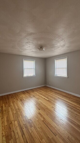 Building Photo - 112 Bigelow St