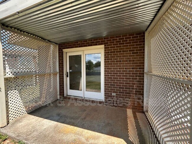 Building Photo - 316 Windsor Manor Way