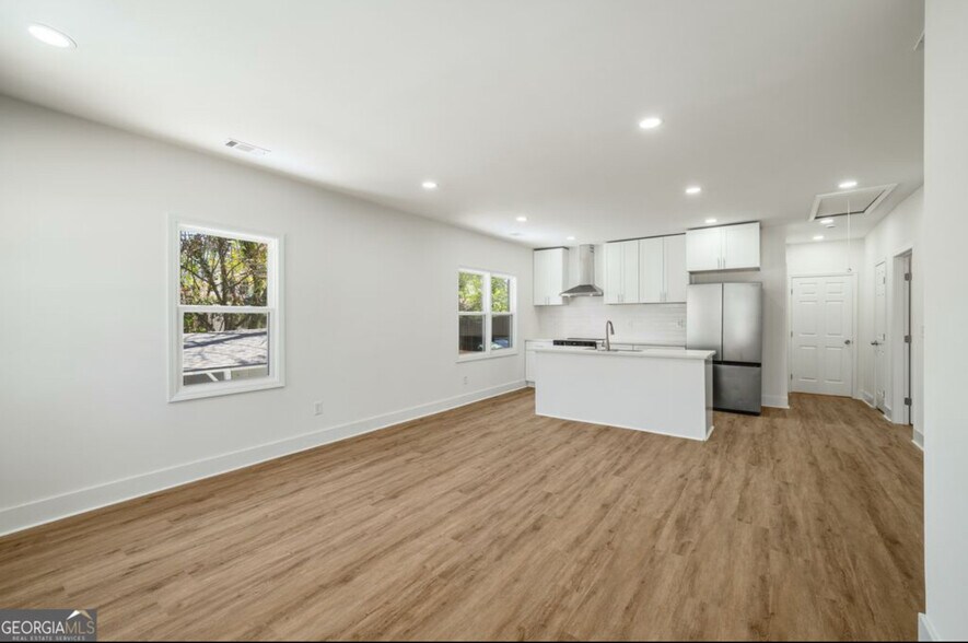 Building Photo - 936 Byron Dr SW