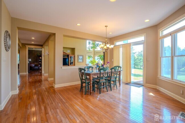 Building Photo - 19 Meadowlark Dr