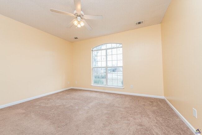 Building Photo - 100 Oldfield Ct