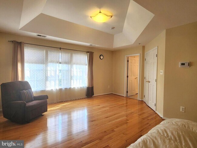 Building Photo - 917 Crestfield Dr