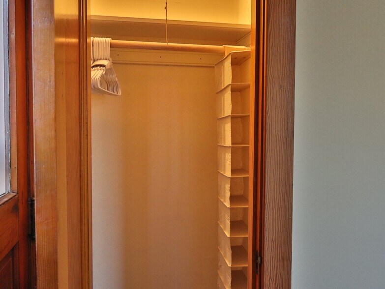 Building Photo - 40 Vincent Ave