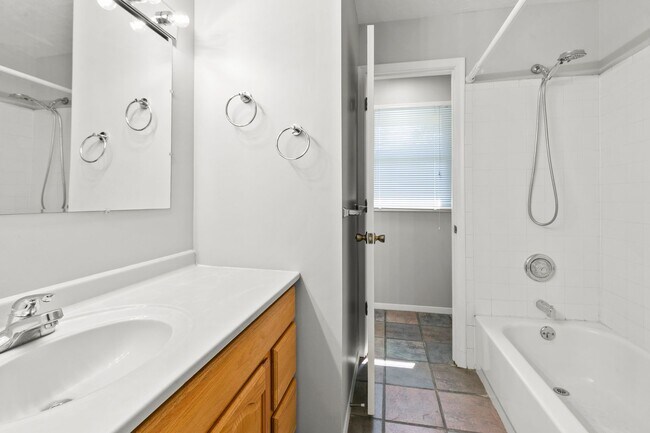 Building Photo - Stylish 3-Bed, 2-Bath Renovated Home with Granite Counters, 2-Car Garage & Large Fenced Yard in O...